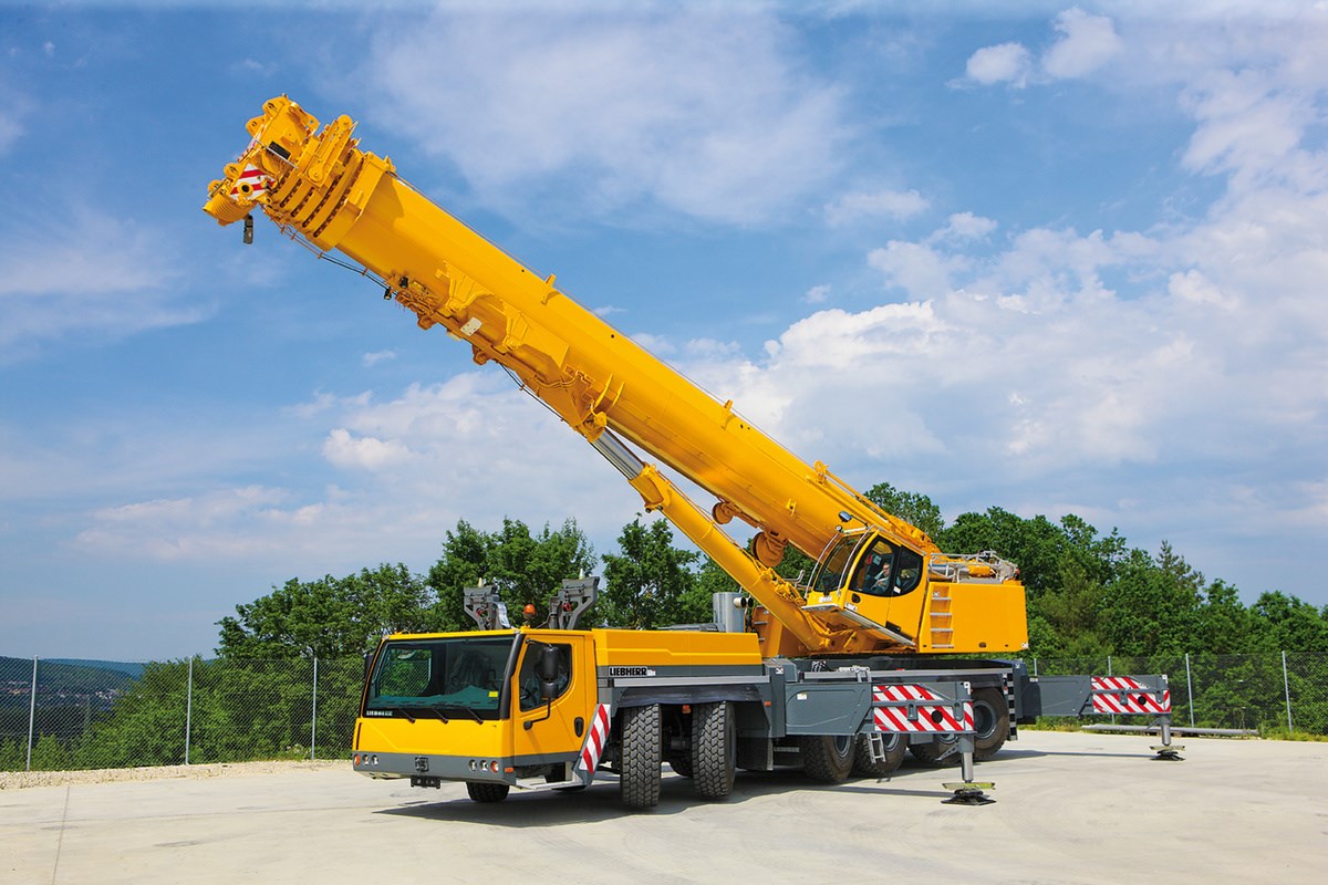 Кран аренду тонны. Кран Liebherr LTM 1350-6.1. Кран Liebherr LTM 1350. Кран 1350 тонн Либхер. Мобильный кран LTM 1350-6.1.