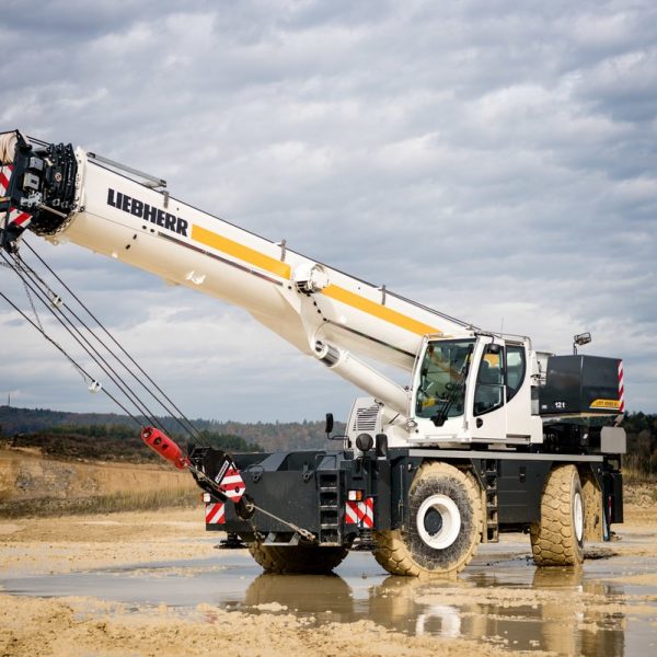 Rough-Terrain Crane.

Max. load capacity             90 t
Telescopic boom                47 m
Max. hoist height               66 m
Max. radius                         50 m
Number of axles                 2