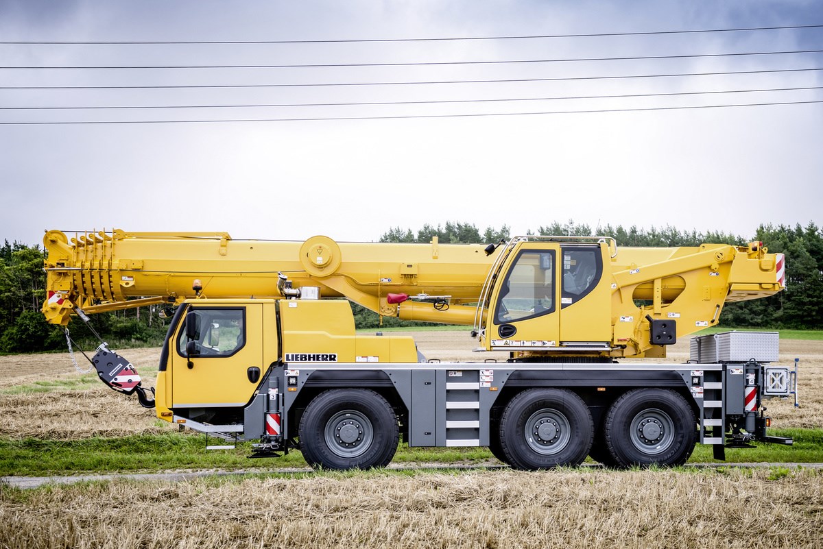 Либхер страна производителя. Liebherr LTM 1060-3.1. Автокран Liebherr LTM 1060. Кран Liebherr LTM 1060. Кран Либхер 60 тонн.