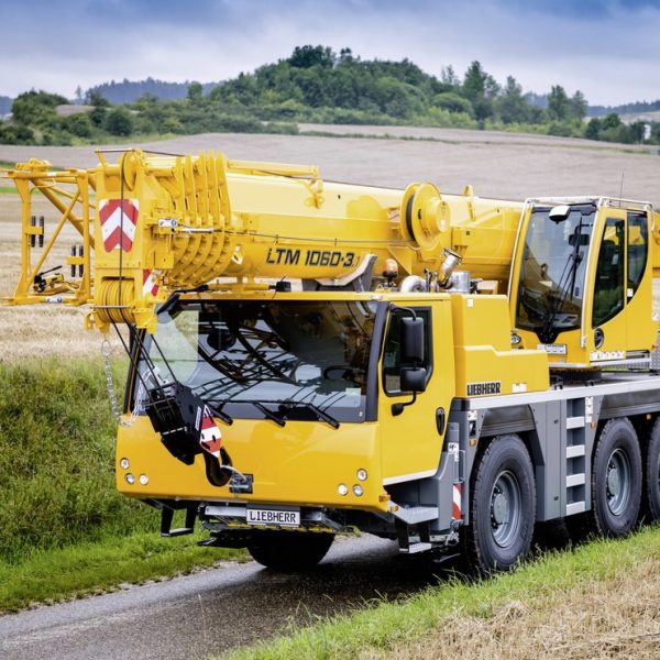 Max. load capacity              60 t
Telescopic boom                 48 m
Max. hoist height                63 m
Max. radius                          48 m
Number of axles                  3