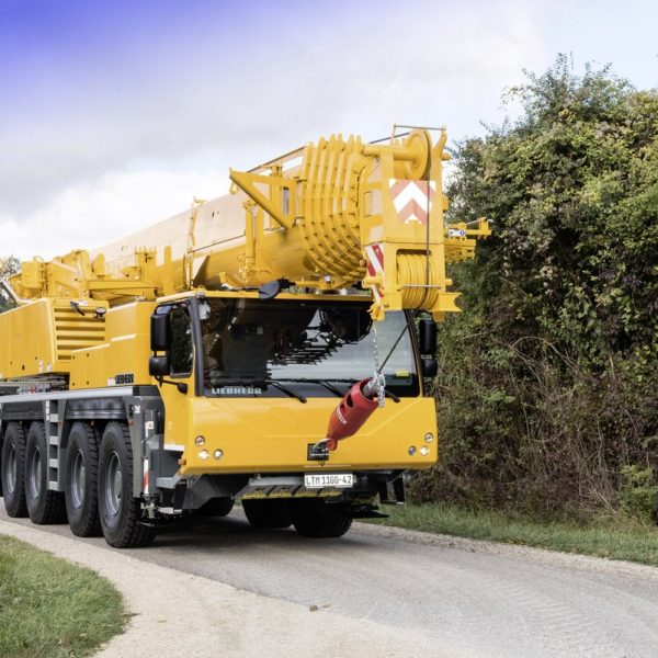 Mobile crane.

Max. load capacity                 100 t
Telescopic boom                    60 m
Max. hoist height                   91 m
Max. radius                             58 m
Number of axles                     4