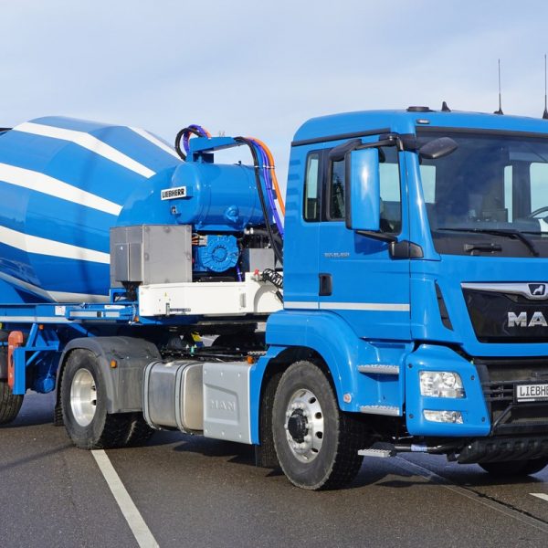 Electric truck mixer

Water capacity                               11.05 m³
Geometric drum capacity            17.64 m³