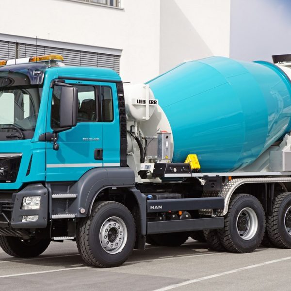 Truck mixer

Water capacity                                 8.35 m³
Geometric drum capacity              13.17 m³