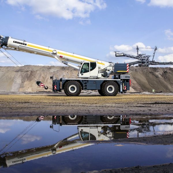 Rough-Terrain Crane

Max. load capacity                  100 t
Telescopic boom                     50 m
Max. hoist height                    69 m
Max. radius                              54 m
Number of axles                      2