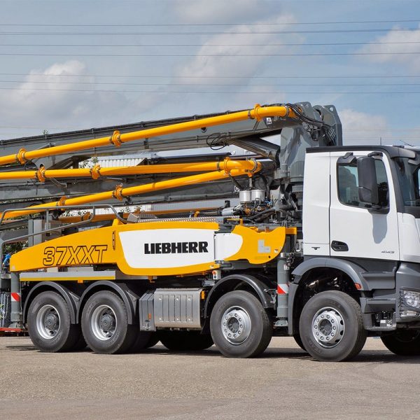 Truck mounted concrete pump

Vertical reach                  36.8 m
Unfolding height            8.74 m