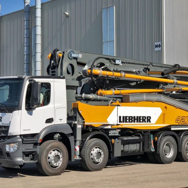 Truck mounted concrete pump

Vertical reach                 41.2 m
Unfolding height           8.60 m