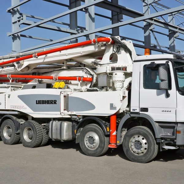 Truck mounted concrete pump

Vertical reach           46.2 m
Unfolding height     9.60 m