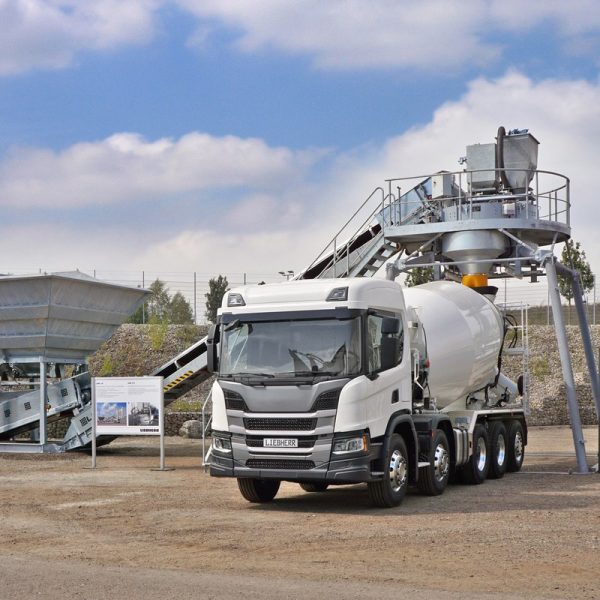 Horizontal mixing plant

Theoretical discharge output in                  60 m³/h
compacted mixed concrete
Mixer type                                                        R
Mixer size                                                         1.00 m³