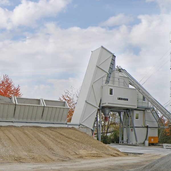 Mobile mixing plant

Theoretical discharge output in                         115 m³/h
compacted mixed concrete .
Mixer type .                                                             DW
Mixer size .                                                              2.50 m³