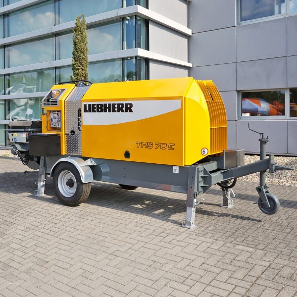 Electric trailer-mounted concrete pump

Maximum flow rate (rod end)                           66 m³/h
Maximum concrete pressure (piston end)     125 bar